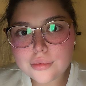 Meet your Posher, Ana